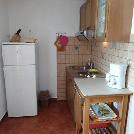 Nikolina Apartment *